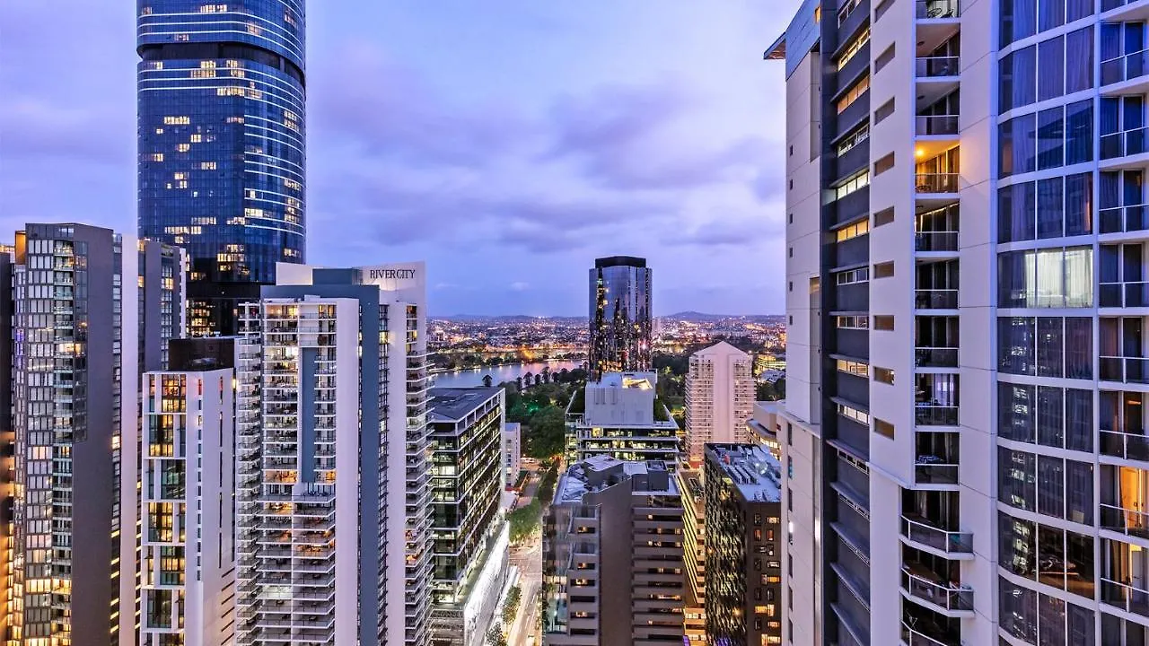 Oaks Brisbane Festival Suites 4*,
