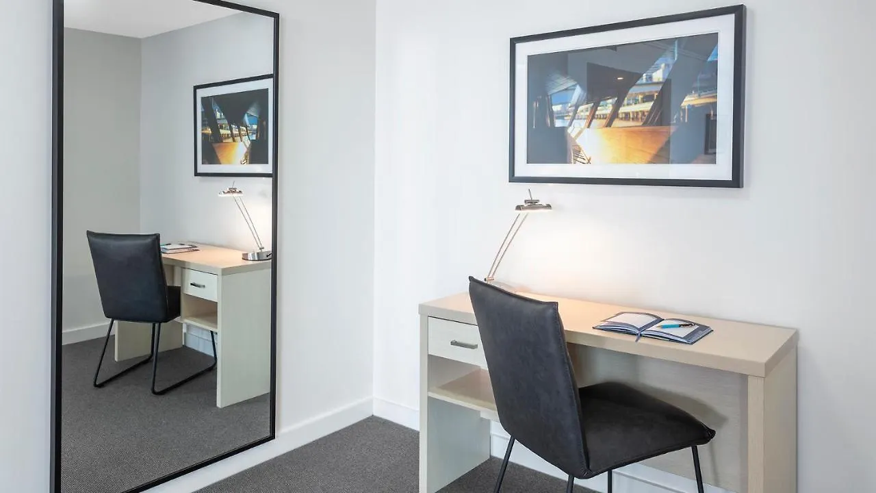 Oaks Brisbane Festival Suites 4*,