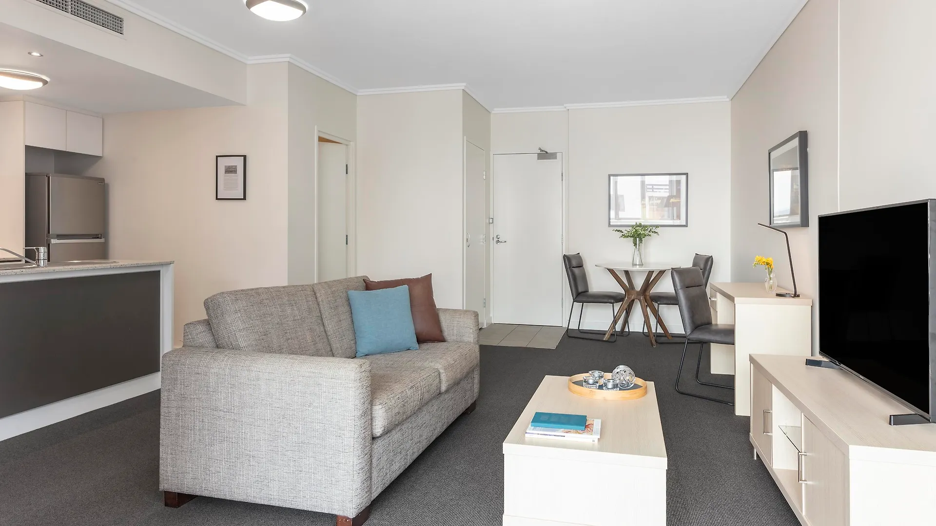 Апарт-отель Oaks Brisbane Festival Suites