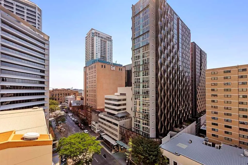 Oaks Brisbane Festival Suites 4*,