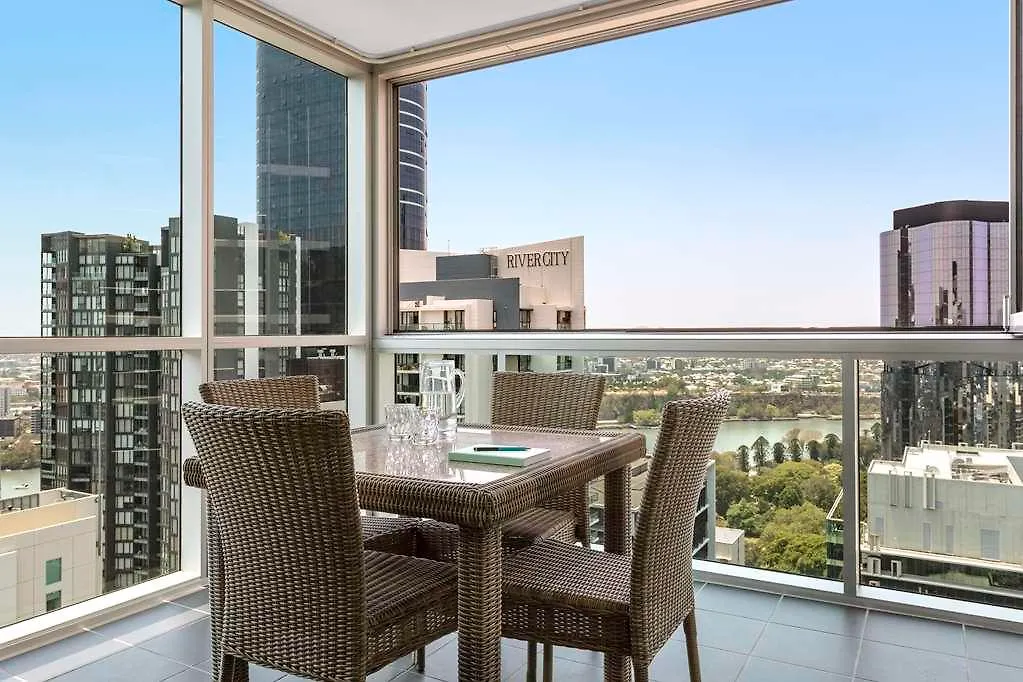 Апарт-отель Oaks Brisbane Festival Suites