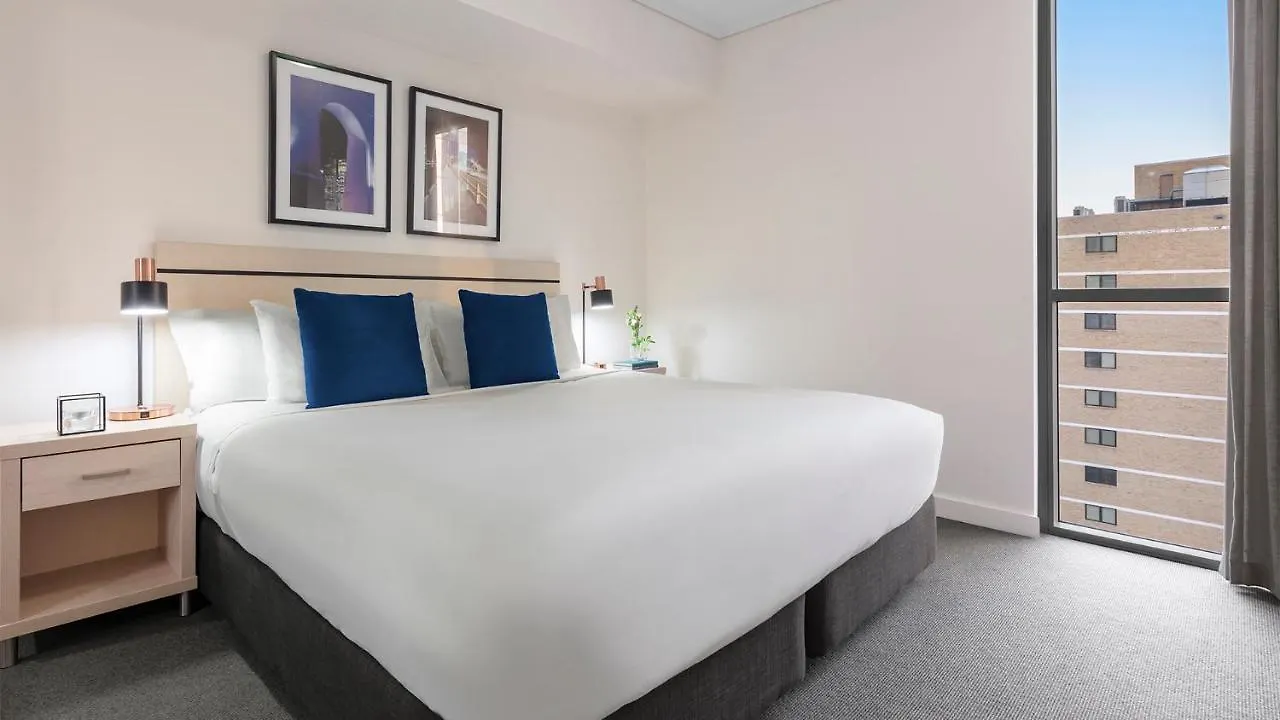 Апарт-отель Oaks Brisbane Festival Suites